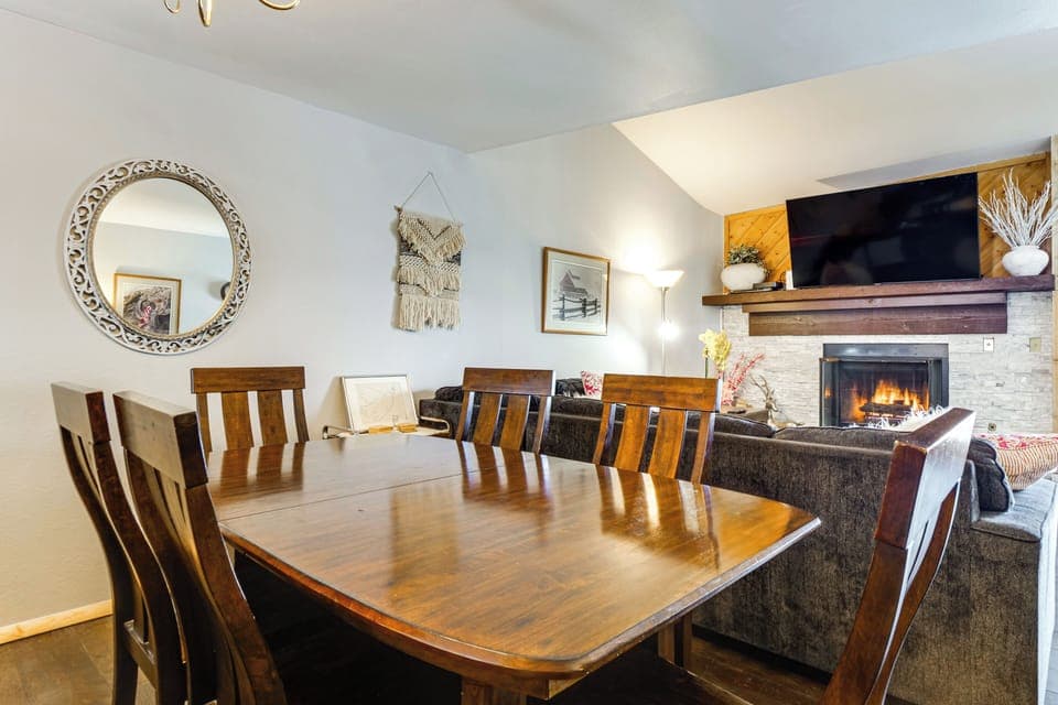 Dining Area | 1st Floor | Dishes & Flatware Provided