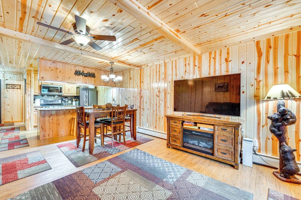 Living Room | Free WiFi | Smart TV | Electric Fireplace | 1st Floor