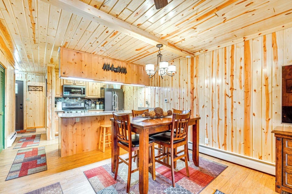 Dining Area | 1st Floor