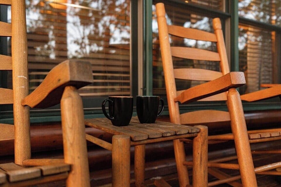 Enjoy your morning coffee on the expansive deck enjoying nature with the birds singing 