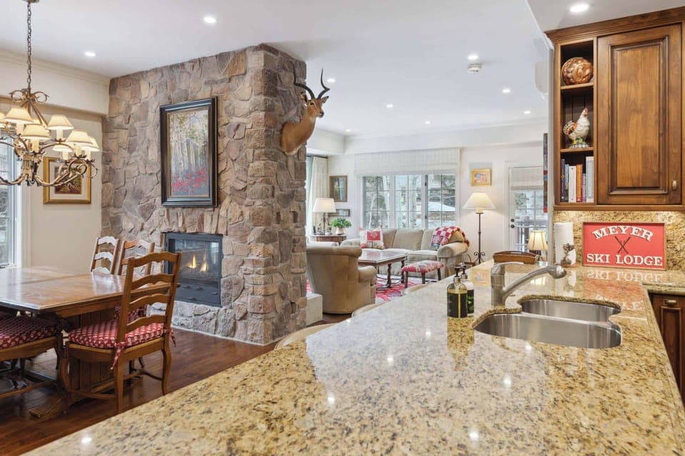 oxfordcourt209-1863_54417882821_o