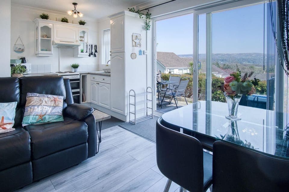 Bayview 32 - 2 Bedroom Chalet - Bayview Oxwich (6924)