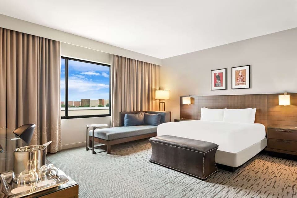 Unit with 1 King Bed