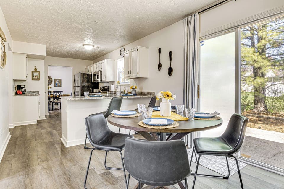 Indianapolis Vacation Rental | 4BR | 2.5BA | 1,920 Sq Ft | 3 Steps to Enter