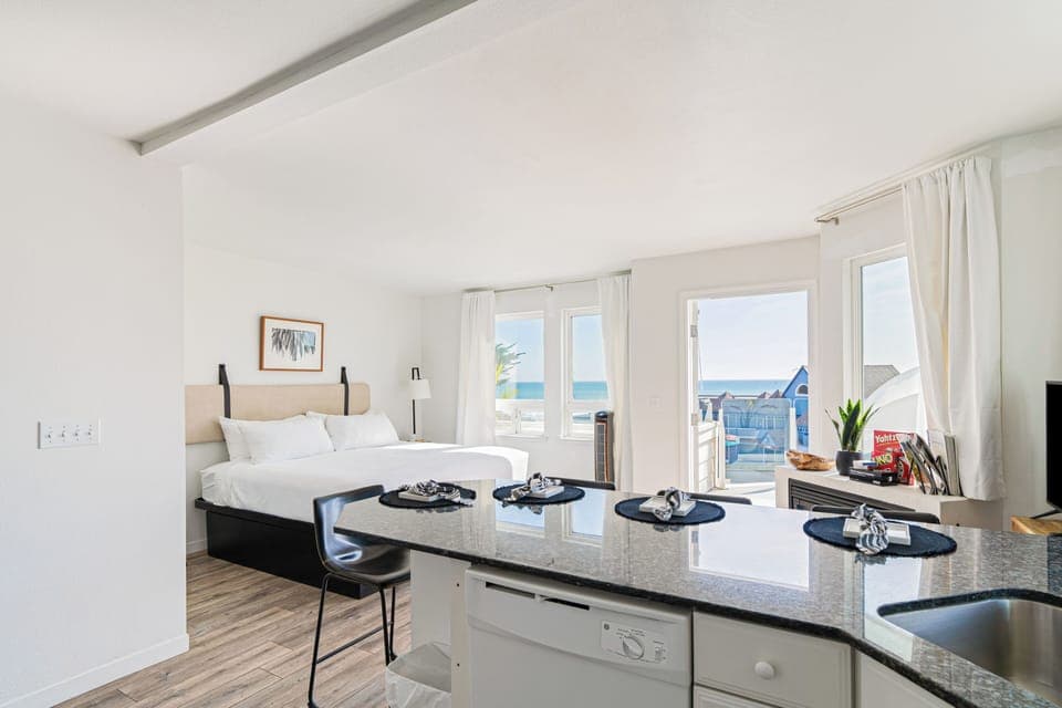 Step into this charming studio, where comfort and style come together for a perfect retreat.