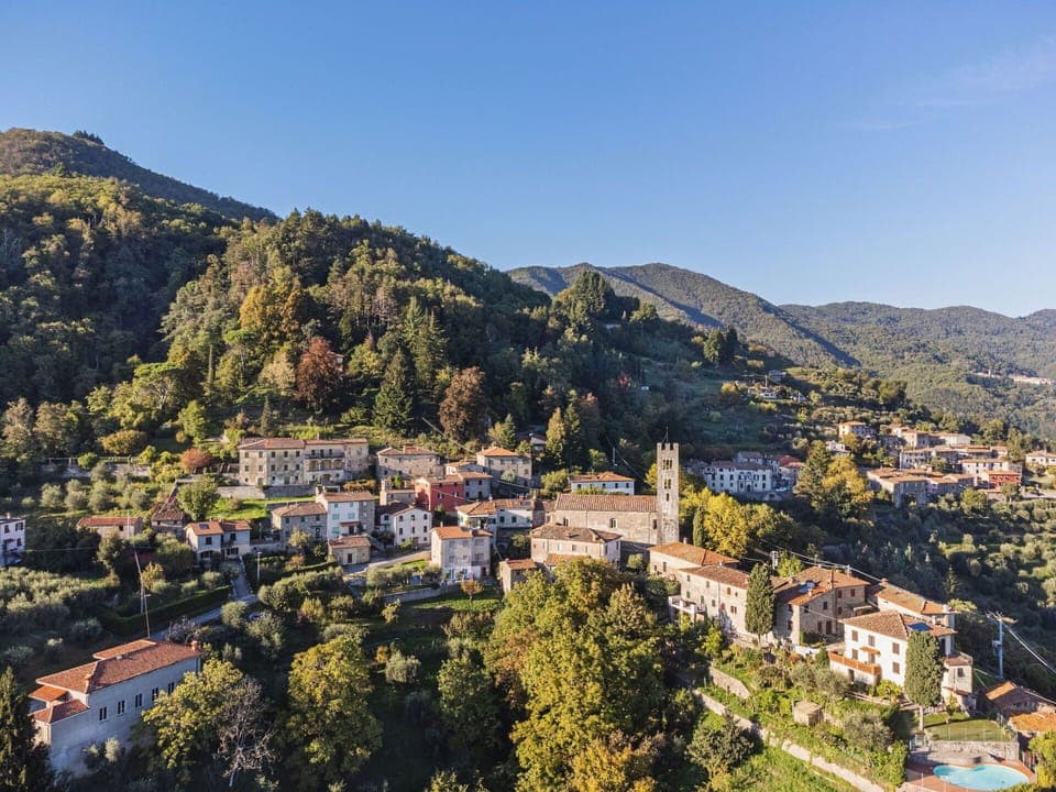 Mountainous Landforms, Hill, Mountain, Residential Area, House, Highland, Landscape, Hill Station, Town, Architecture