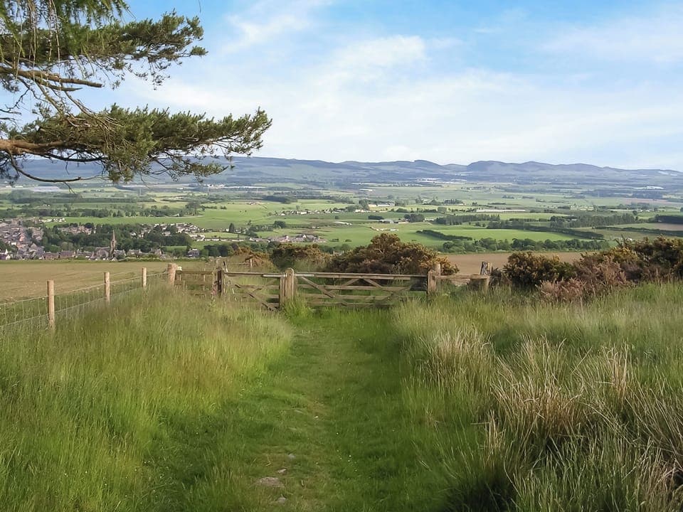 Surrounding area | Kirklandbank Farmhouse, Alyth