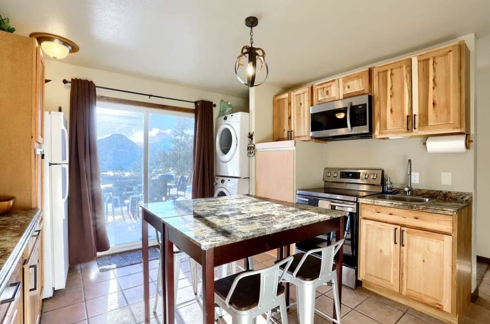 Take advantage of the in-cabin laundry setup—ideal for families or longer stays.