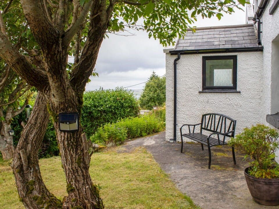 Residential Area, Shrub, Roof, Home, Cottage, Driveway, Estate, Siding, Landscaping, Yard