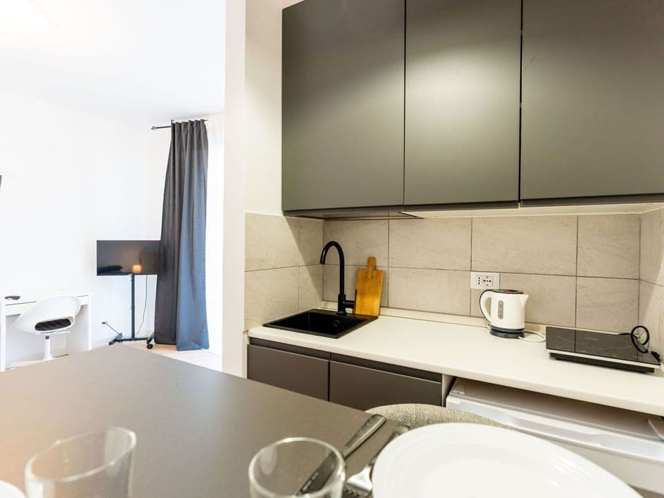 Residential Area, Shrub, Roof, Home, Cottage, Driveway, Estate, Siding, Landscaping, Yard