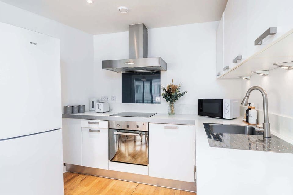 Nice kitchen with all the needed appliances included an integrated dishwasher.