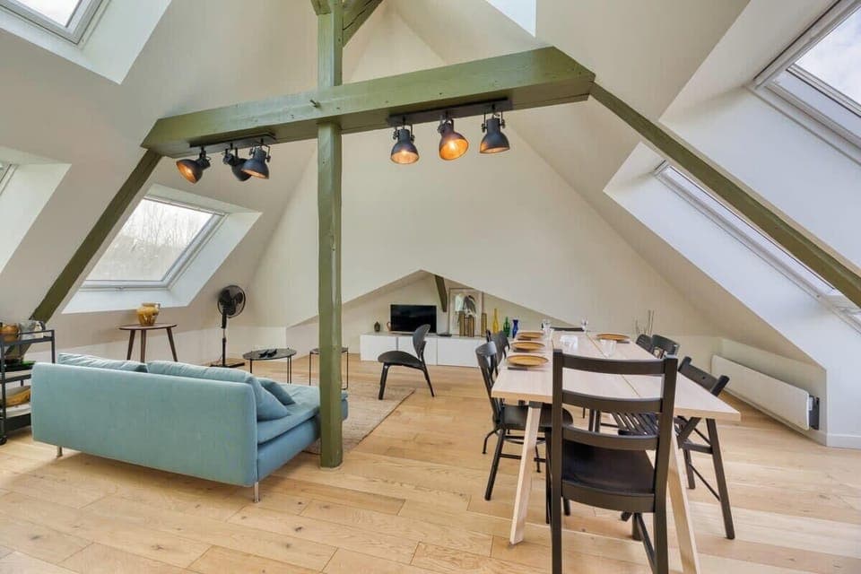 Table à manger et nécessaire de cuisine