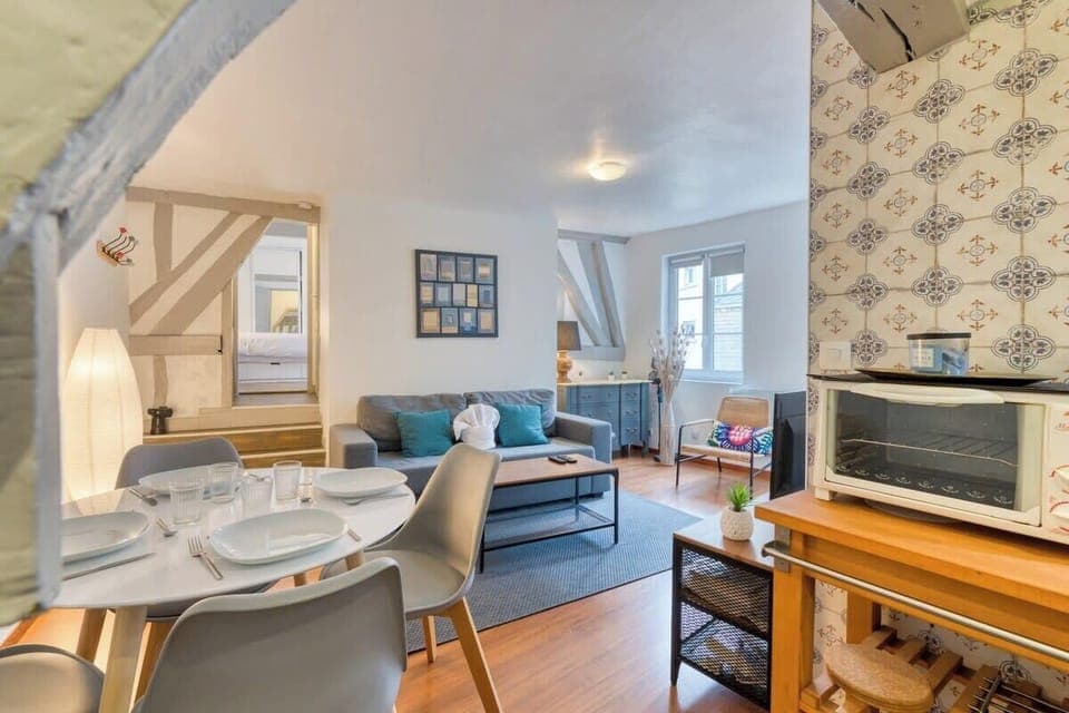 Table à manger pour des moments conviviaux ou de travail 