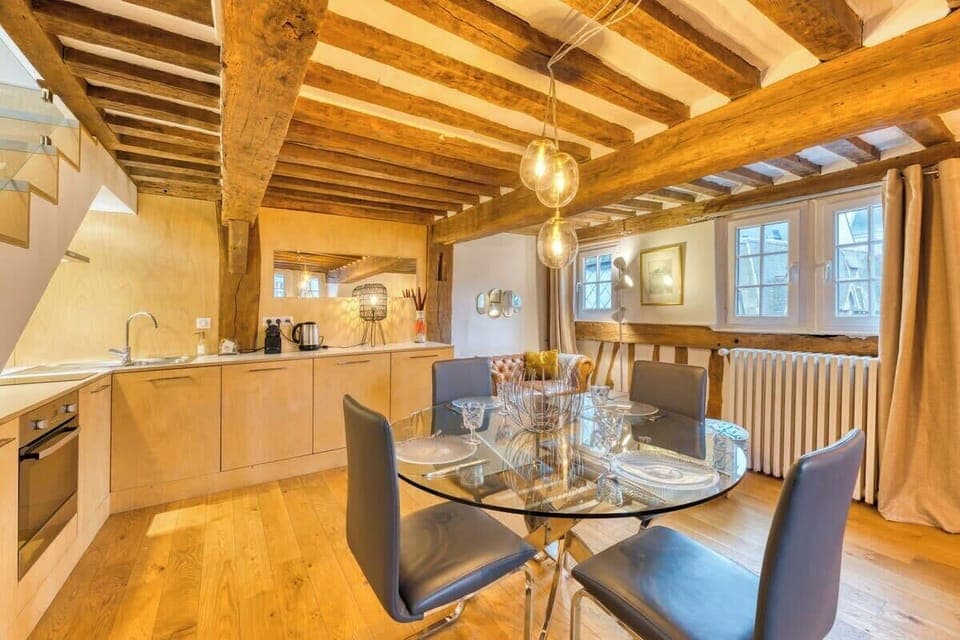 Table à manger pour des moments conviviaux ou de travail 