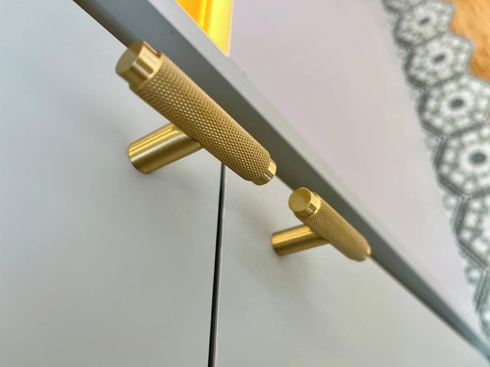 Impeccable craftsmanship and premium fittings make this kitchen a joy to use — refined, functional, and beautifully built.