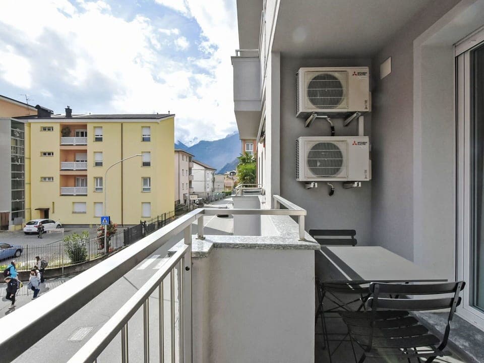 Apartment, Residential Area, Balcony, Urban Design, Condominium, Daylighting