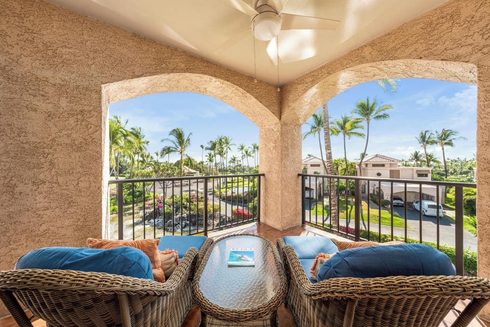 Covered lanai with loungers