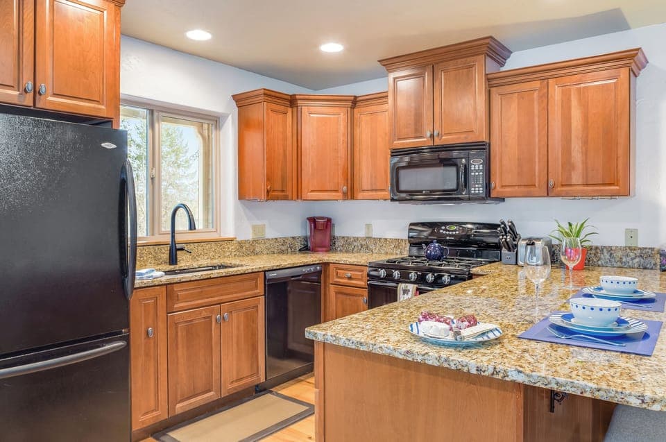 Fully Equipped Kitchen | Main Level