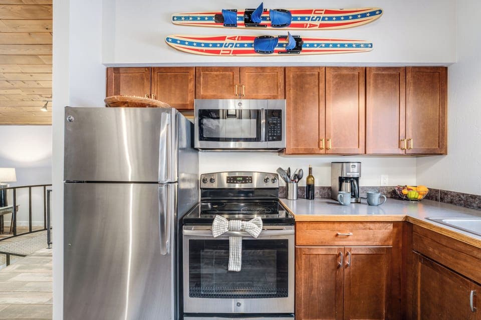 Modern Stainless Steel appliances | Main Level