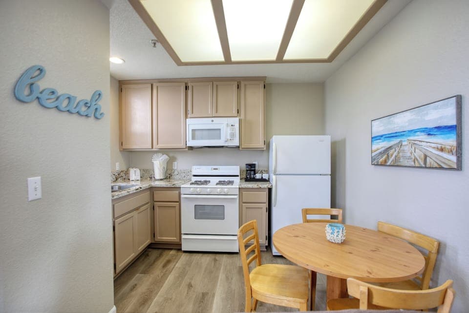 Cozy kitchen space, ideal for light cooking and morning coffee