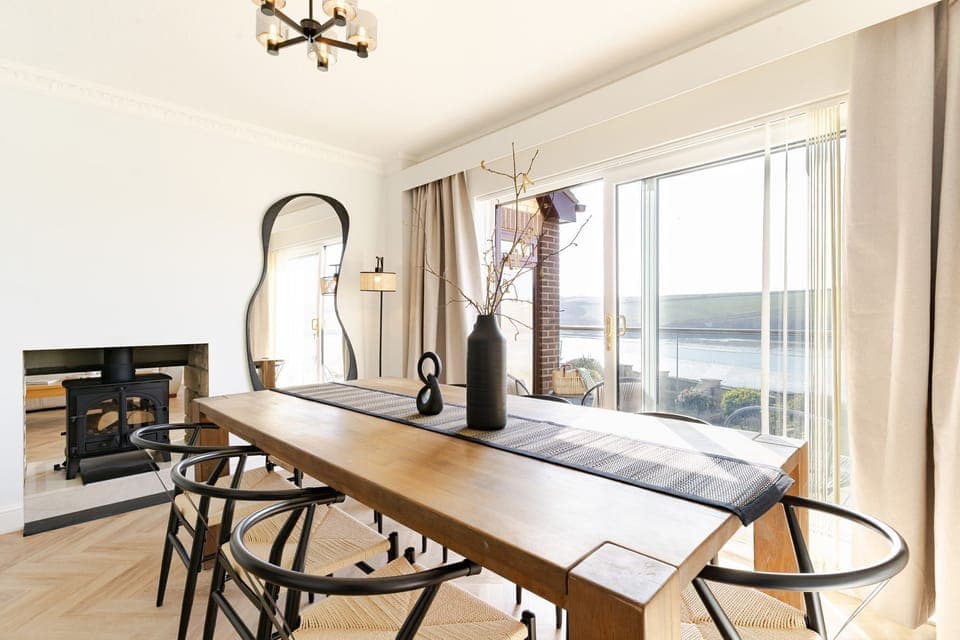 Dining room at Tide's Edge, Fistral, Cornwall, self catering with Beach Retreats.