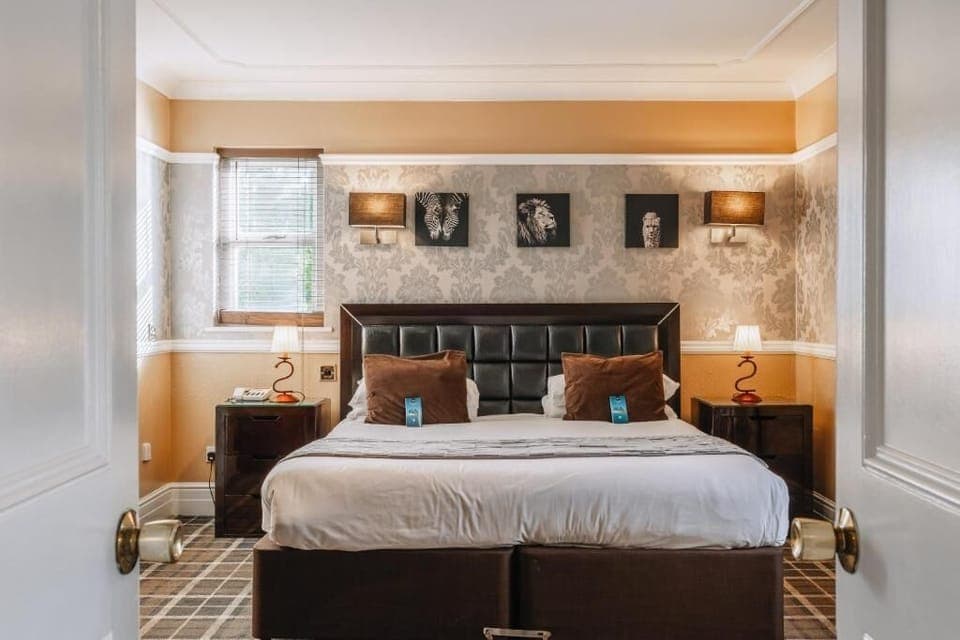 Suite with 1 King bed