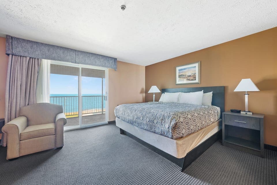 1 King Suite with Sleeper Sofa