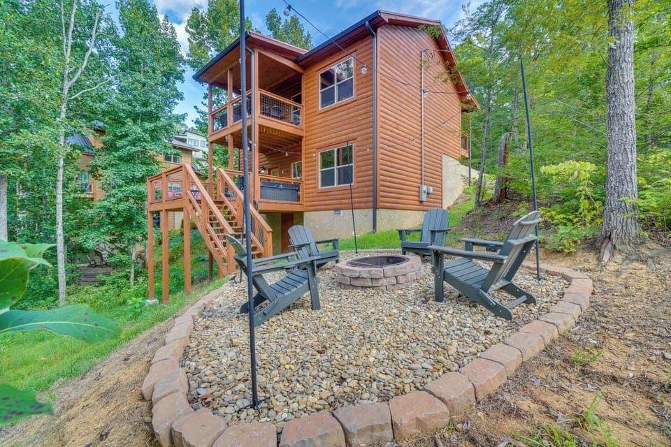 Sevierville Vacation Rental | 2BR | 2BA | 1,682 Sq Ft | 6 Steps Required