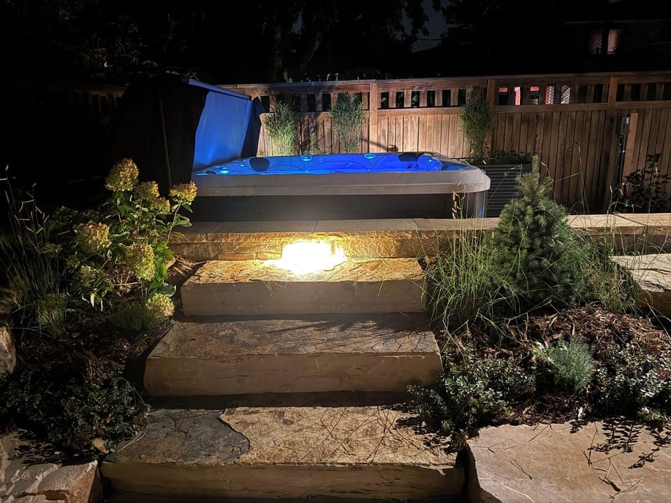 Outdoor spa tub