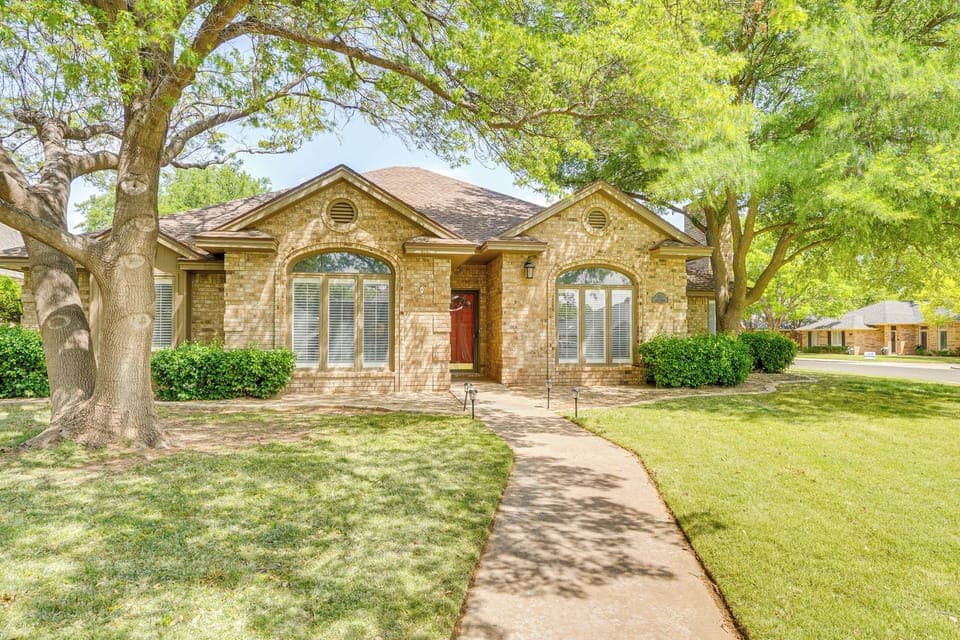 Lubbock Vacation Rental | 4BR | 3BA | 2,311 Sq Ft | 1 Step to Enter