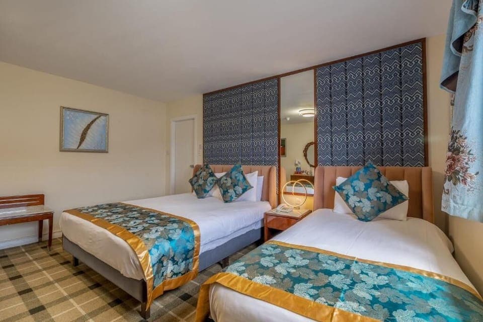 1 King bed and Single bed