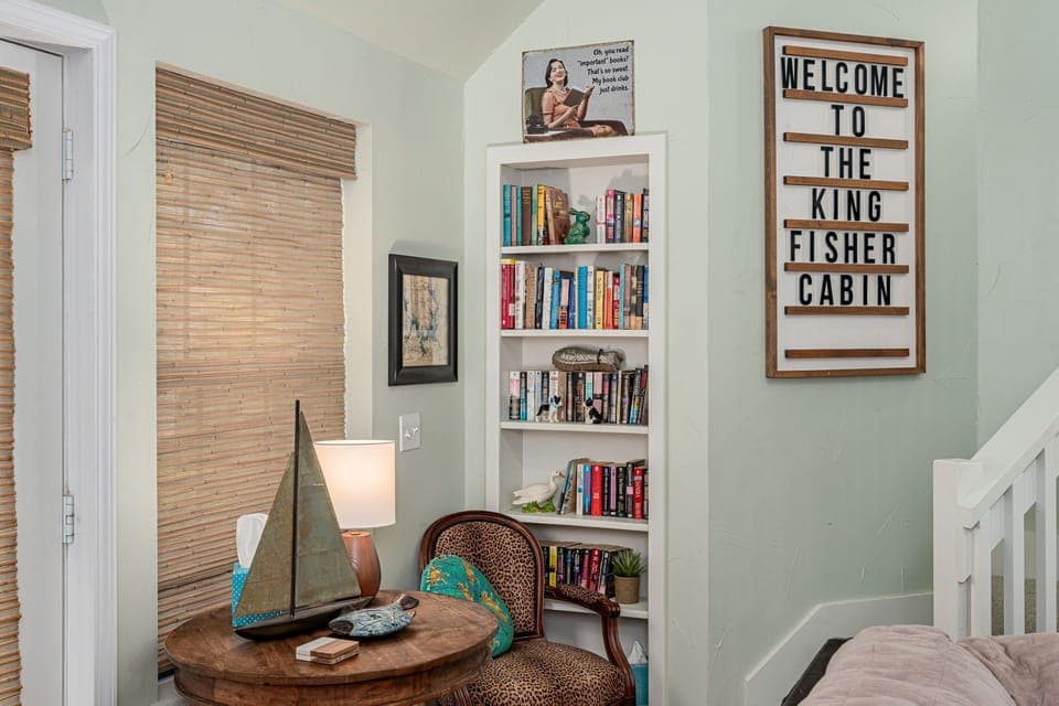 We'd love to have you at The King Fisher Cabin!