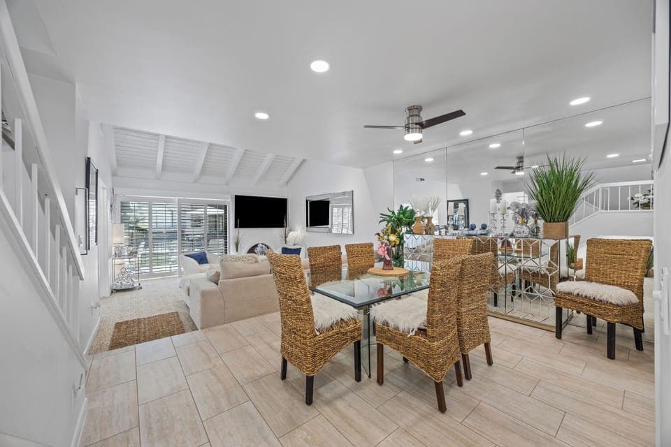 K0265 - Dining Area to Patio