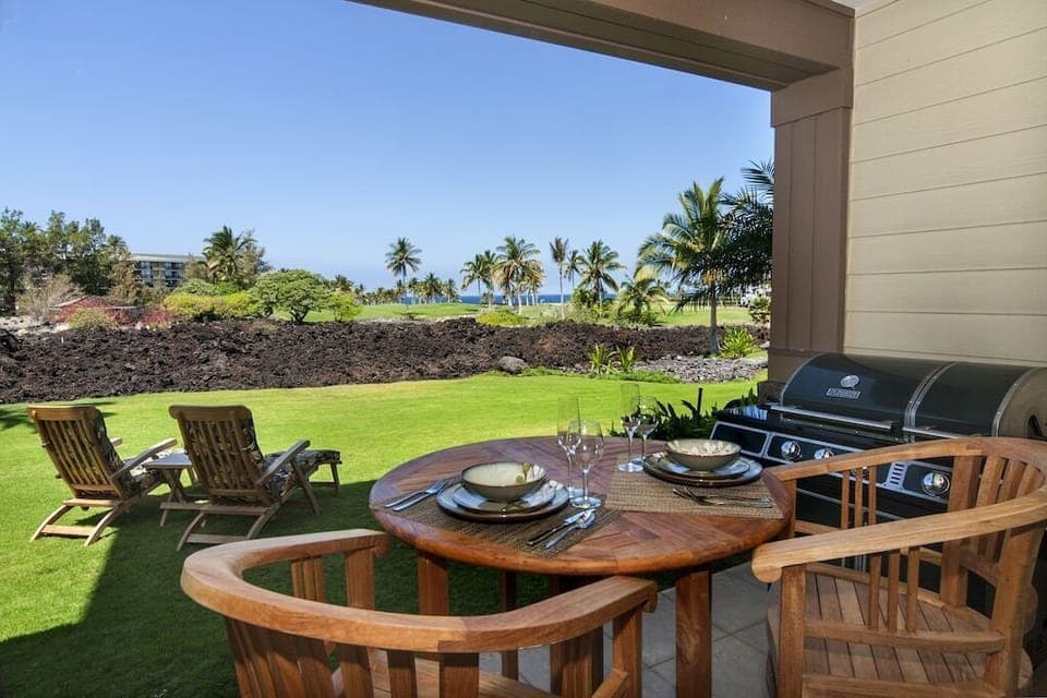 Dine al fresco with a built in grill, beautiful lawn seating, and peekaboo views of palm trees and ocean.

