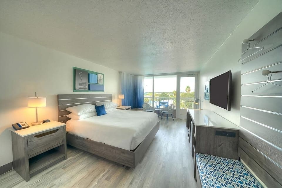 Unit with king bed. Exact unit will be assigned upon arrival. Views, colors, and decor may vary.