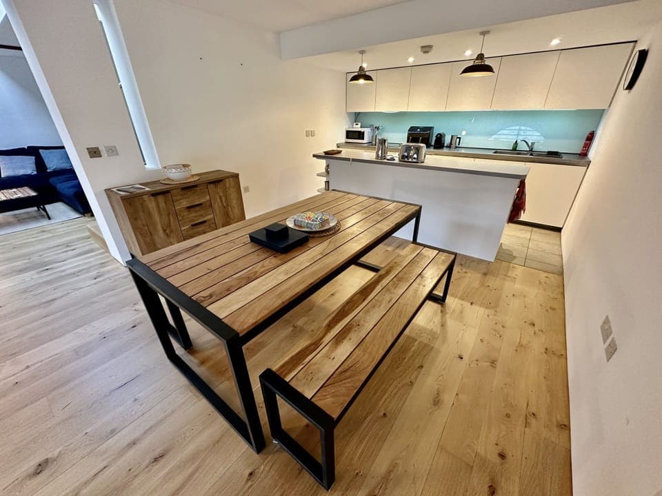 Kitchen / Dining Area