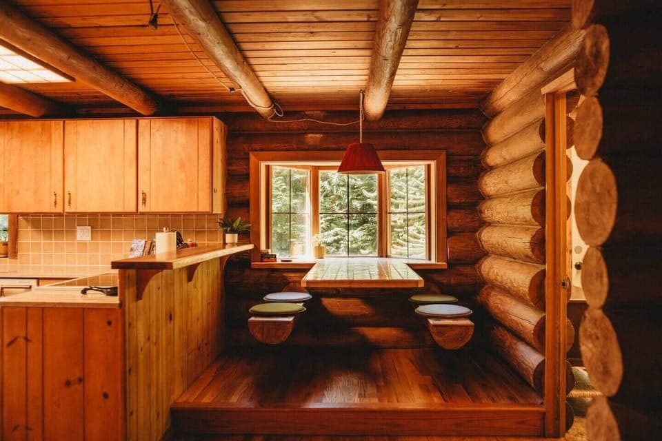 This built-in log eating nook seats 4 and will quickly become your favorite! Playing cards like UNO and Phase 10 sit on the windowsill for a convenient round of cards.