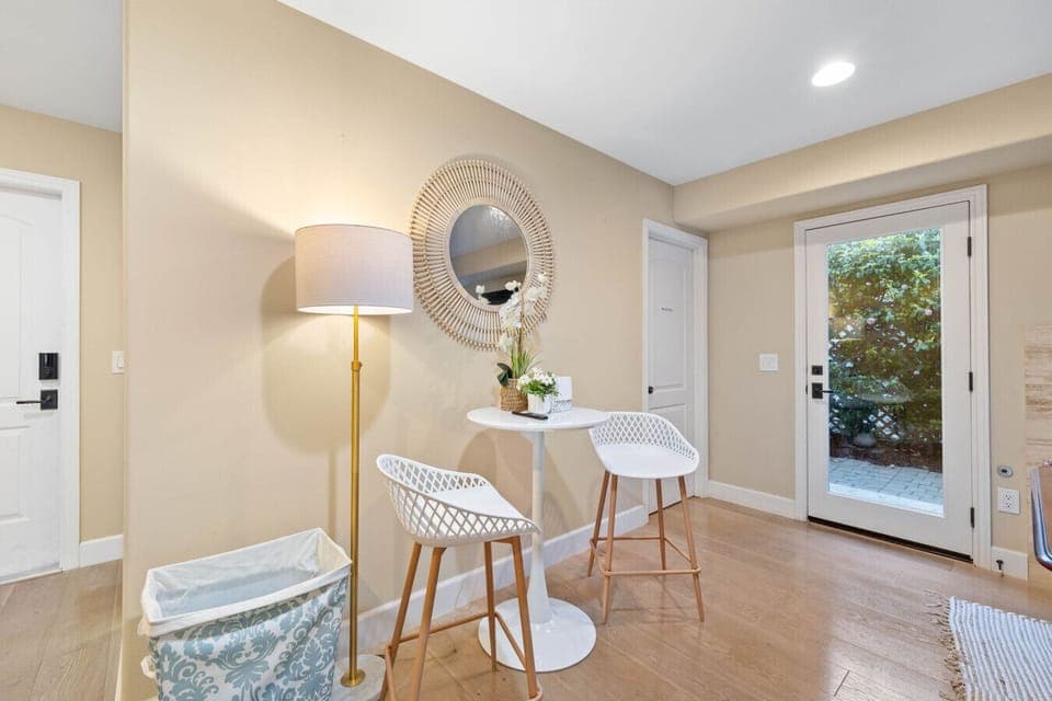 Sip, chat, and relax in this cozy nook—ideal for your morning coffee, evening cocktail, or simply soaking in the vibe between games. ☕🍹🪞