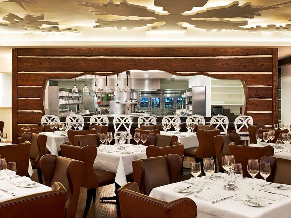 Restaurant and bar onsite