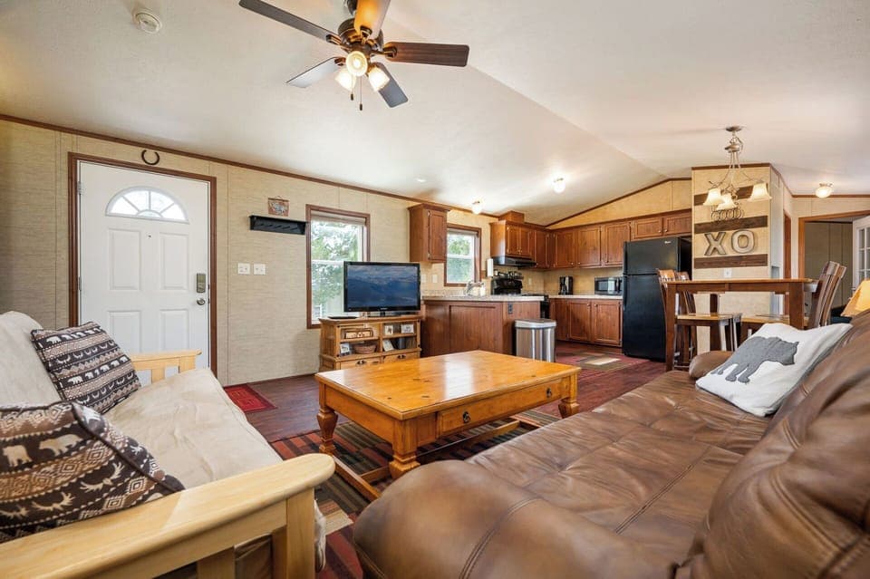 HDTV & Ceiling Fan