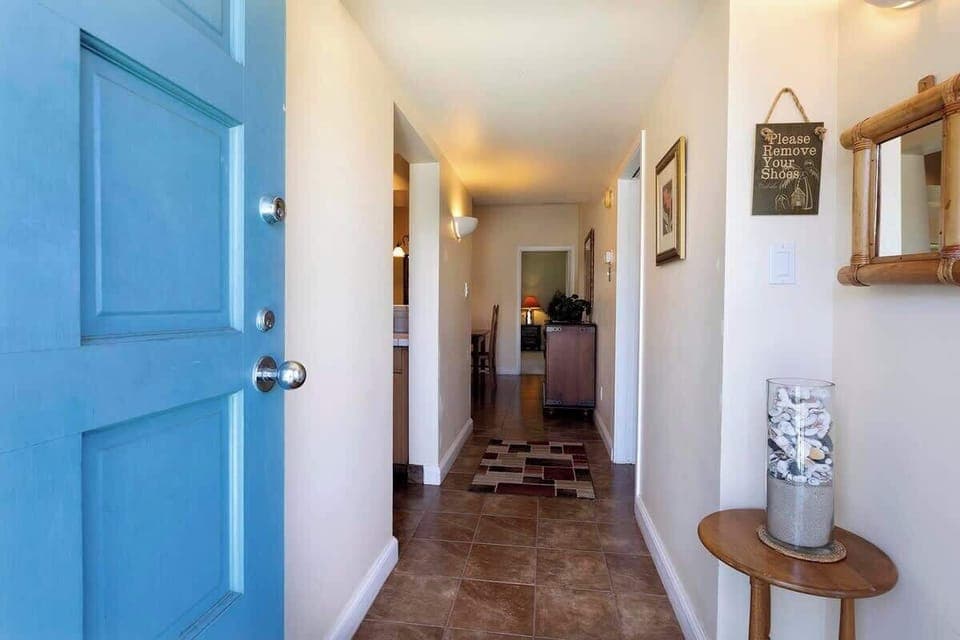 Step inside to soothing tones, coastal decor, and a warm aloha welcome.