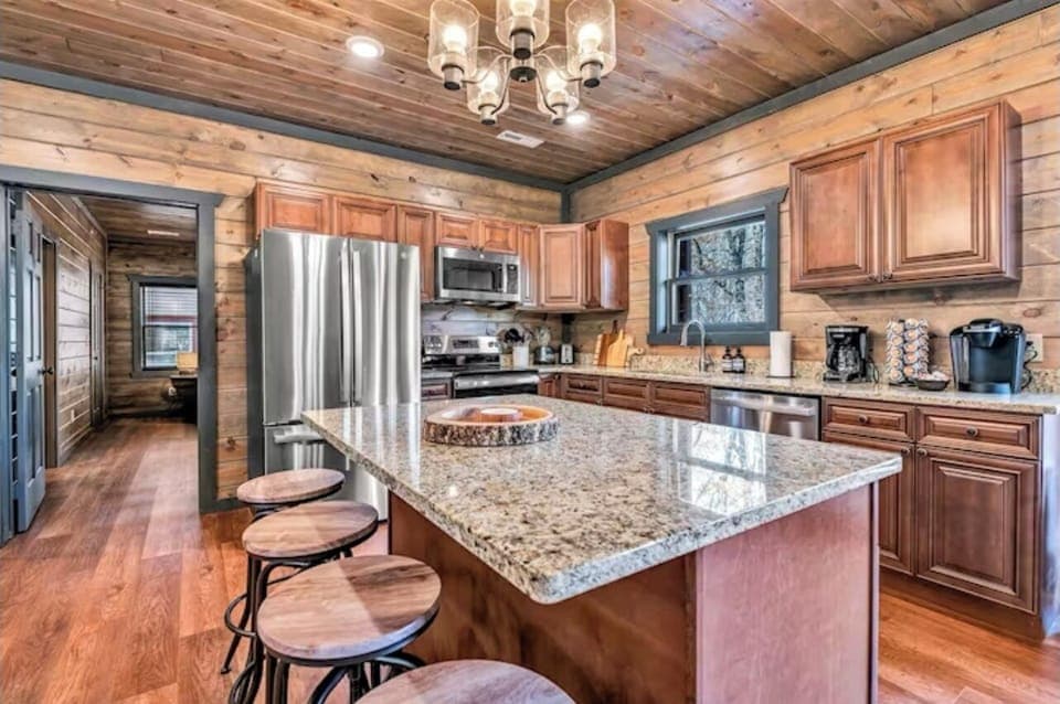 Fully Stocked Chef’s Kitchen