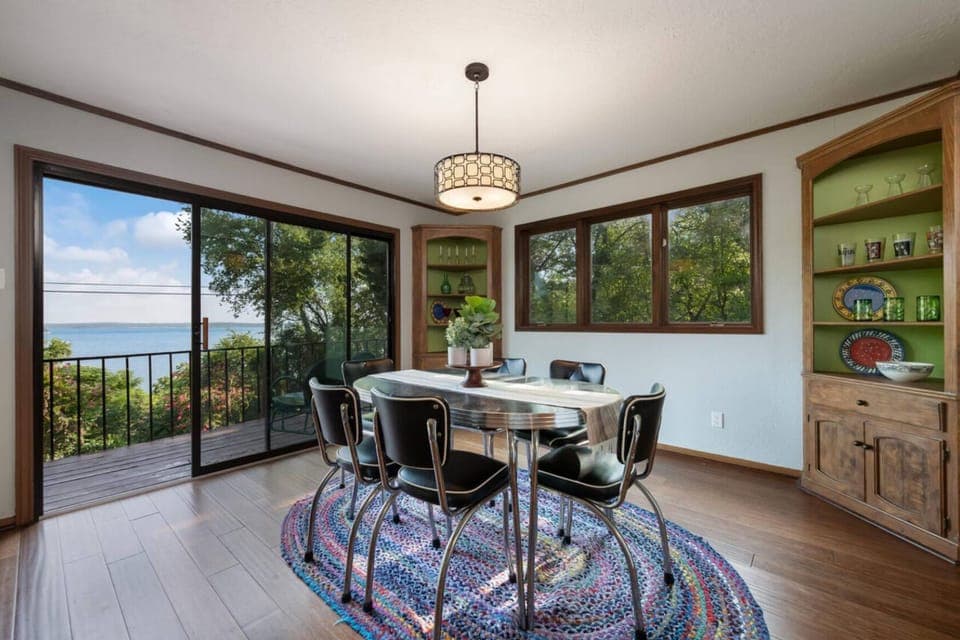 There are both indoor and outdoor seating options, which seat six.