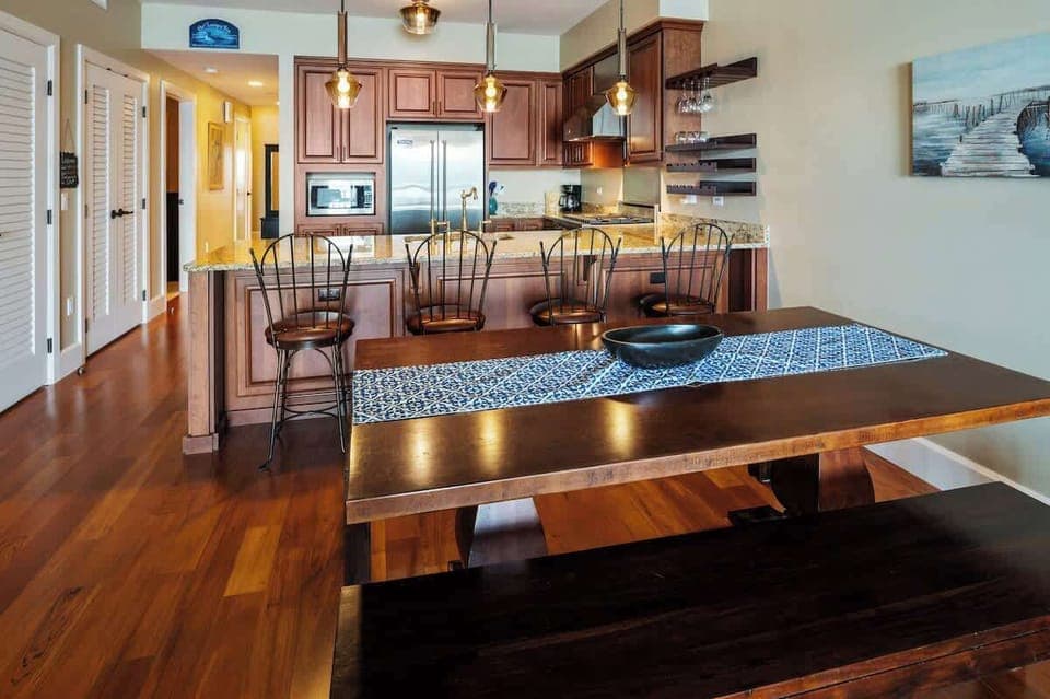 Dining room with additional bar seating at the kitchen island