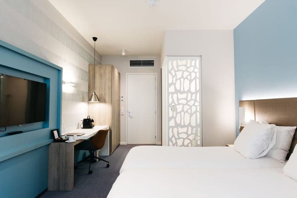 Comfortable Unit with Two Single beds