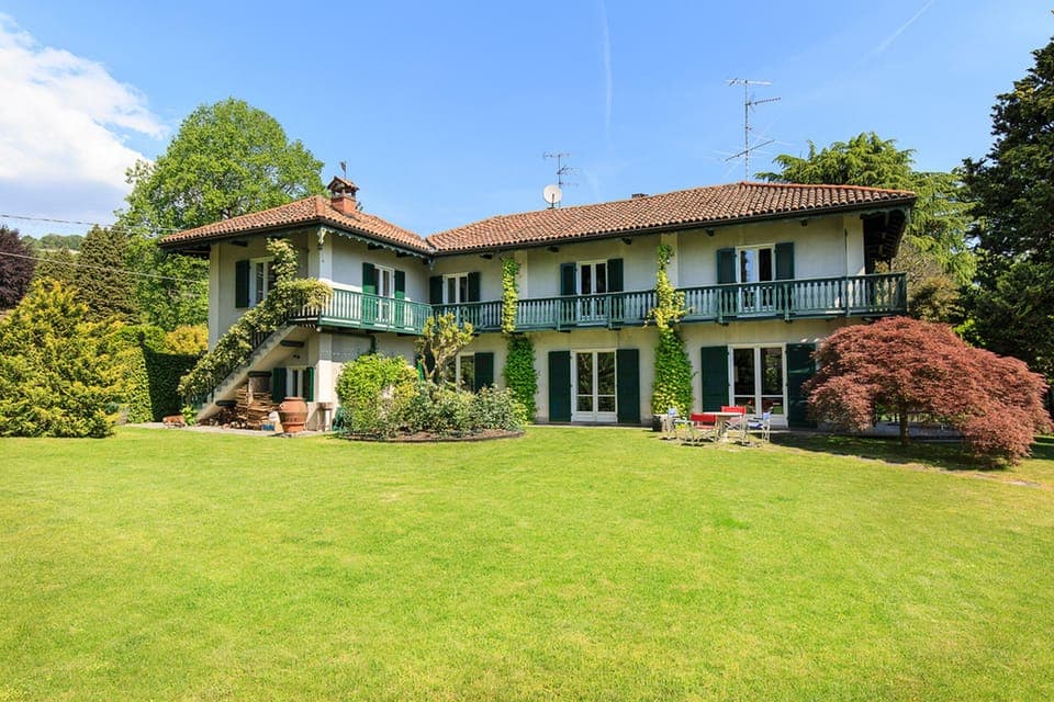 Villa Ida - Lesa, Lake Maggiore - NORTHITALY VILLAS Vacation rental