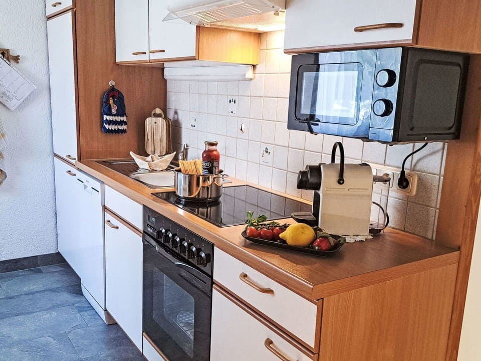 Kitchen Appliance, Kitchen, Countertop, Major Appliance, Cabinetry, Wood, Home Appliance, Furniture, Stove, Small Appliance