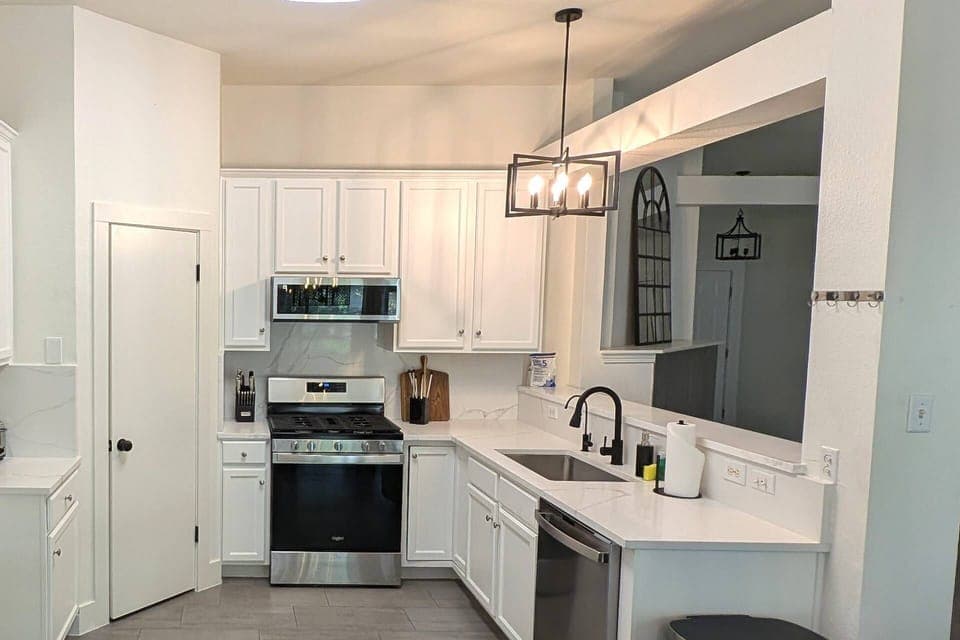 Updated fully stocked kitchen