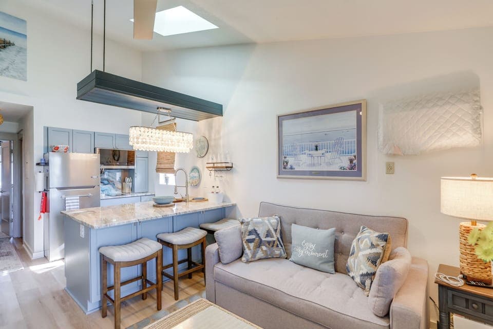 Oak Harbor Vacation Rental | 1BR | 1BA | 508 Sq Ft | Stairs Required