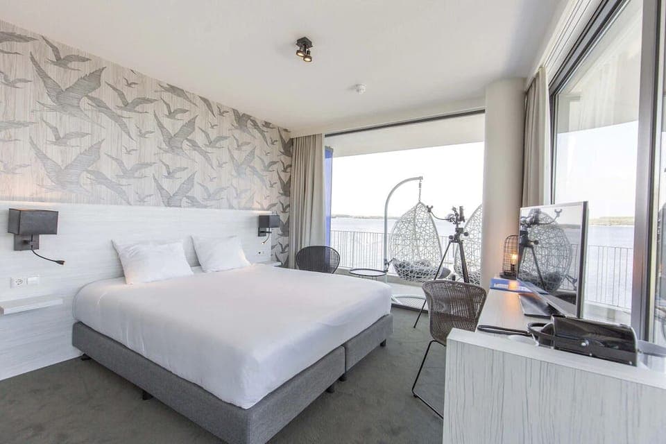 Unit with 1 King bed. Exact unit will be assigned upon arrival. Views, colors, and decor may vary.